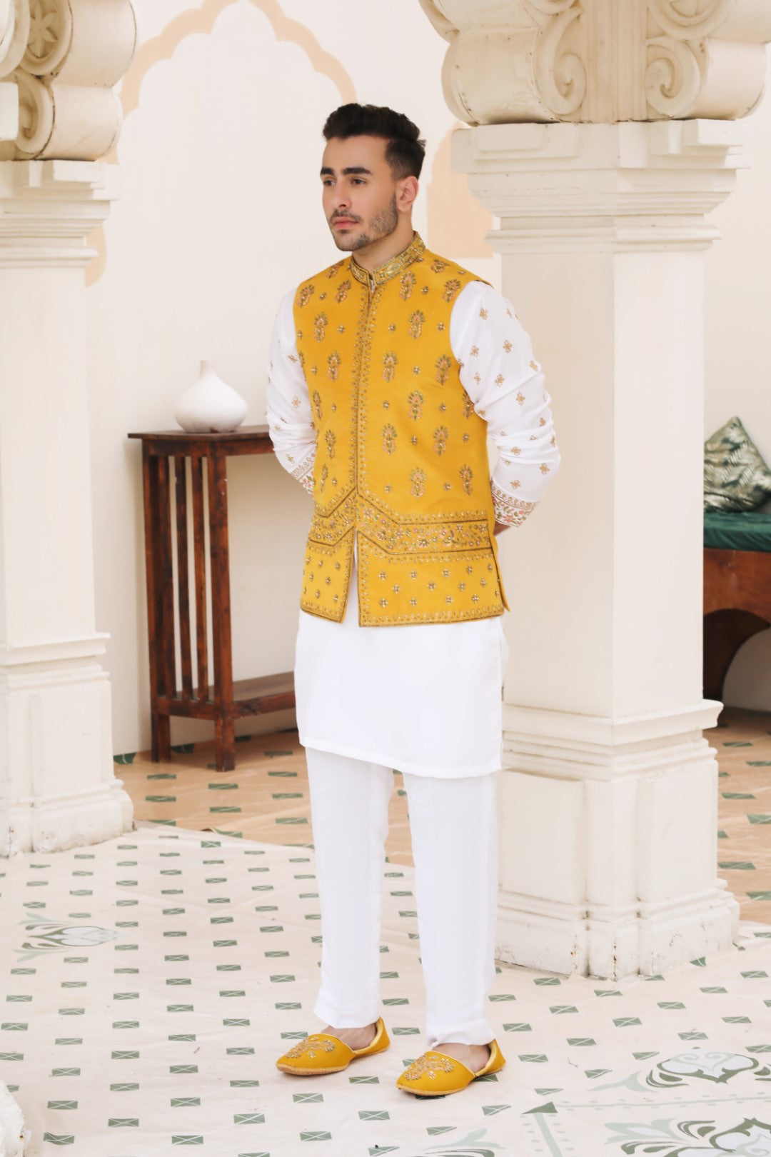 SHANAI WAISTCOAT - Walk Out